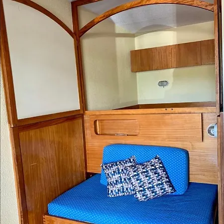Apartment «le Jeannot» Studio Au Port Avec Clim Et Terrasse Hyeres