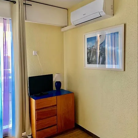 Apartment «le Jeannot» Studio Au Port Avec Clim Et Terrasse *